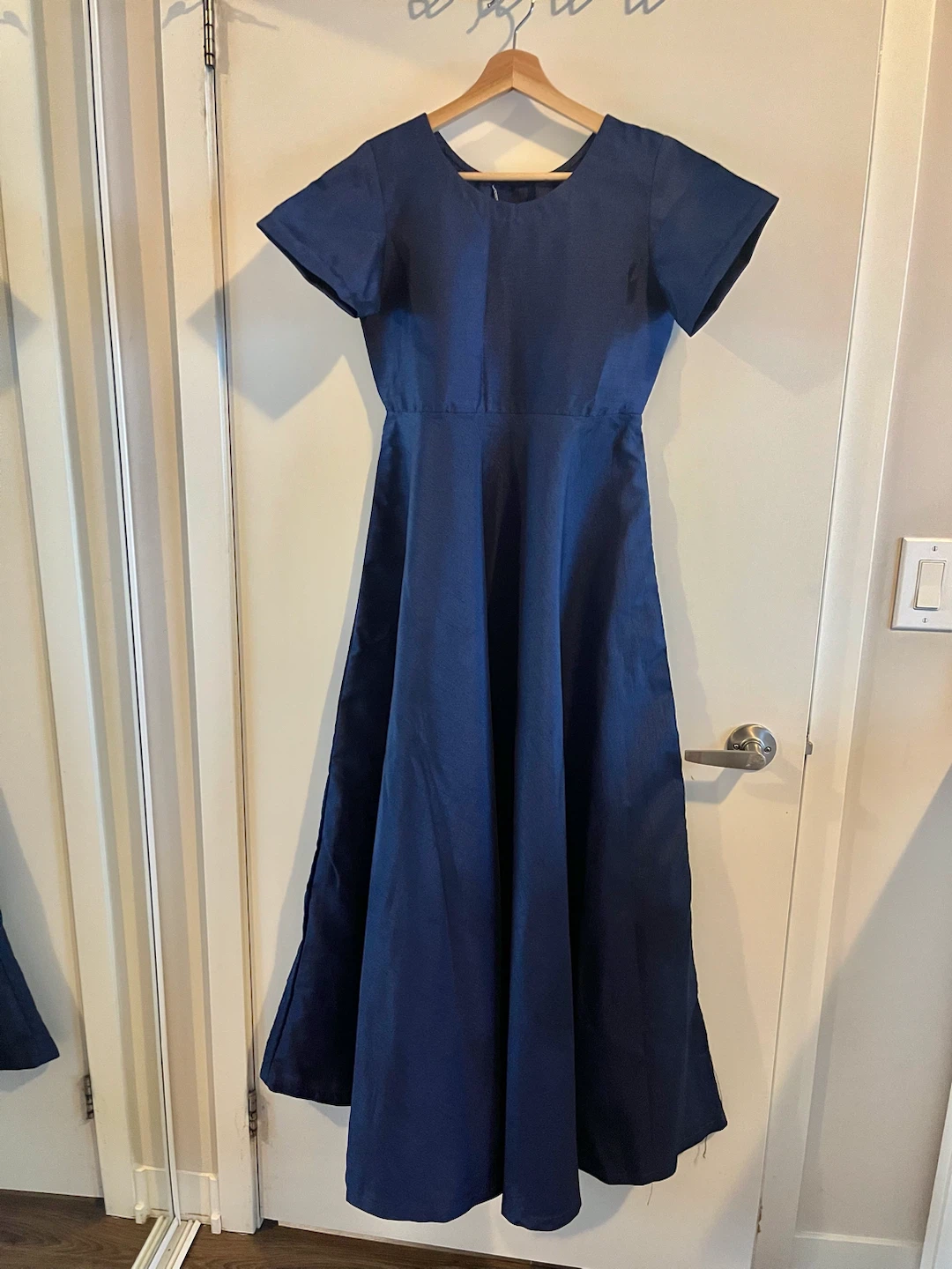 Satin dress new - photo 2