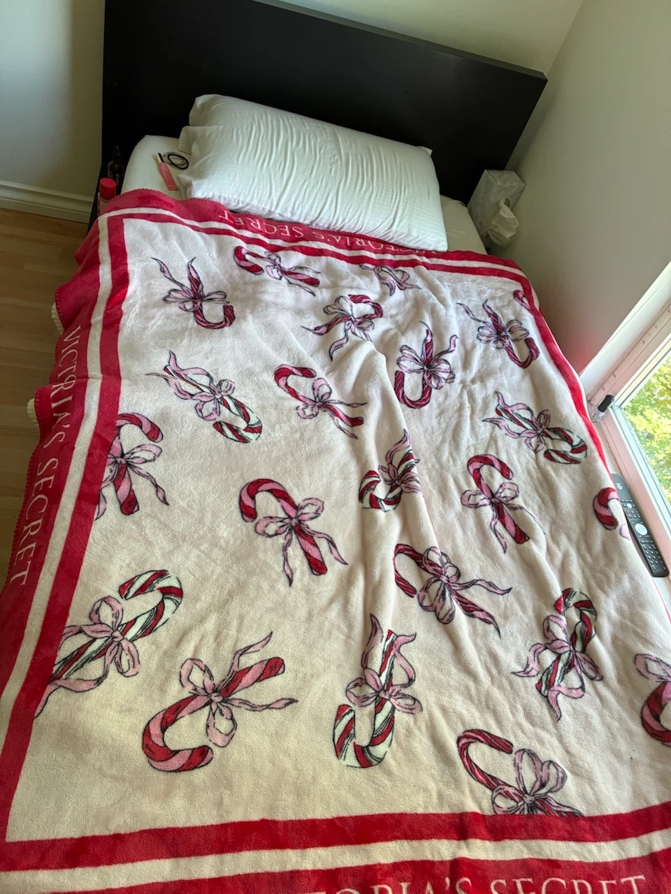 Single bad with frame and mattress