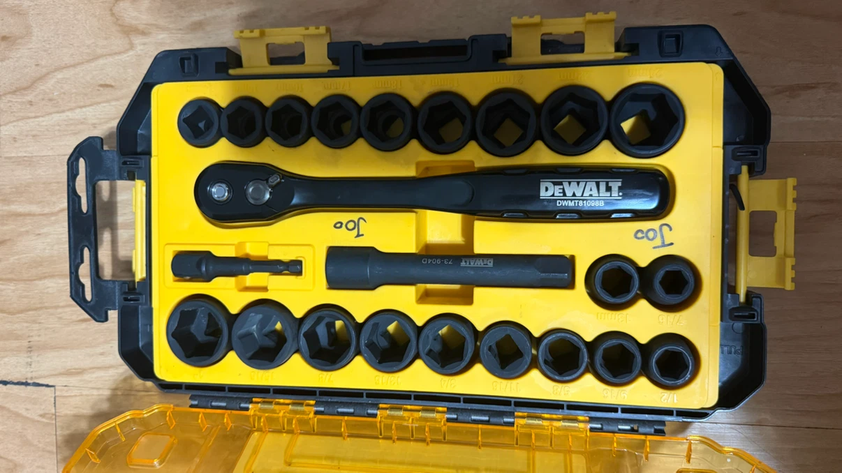 (Unused)DeWalt 10-piece Socket Set with Ratchet - photo 2