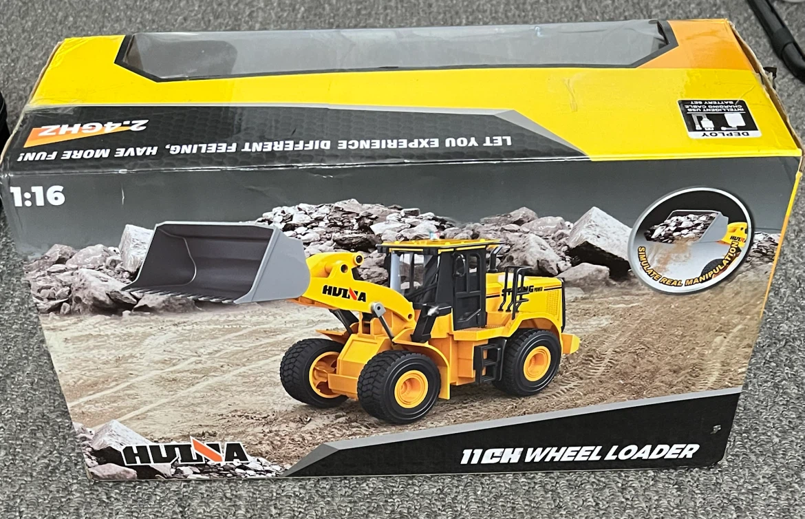 HUINA TOYS 11CH Wheel Loader RC Truck 1:16 Scale - photo 2
