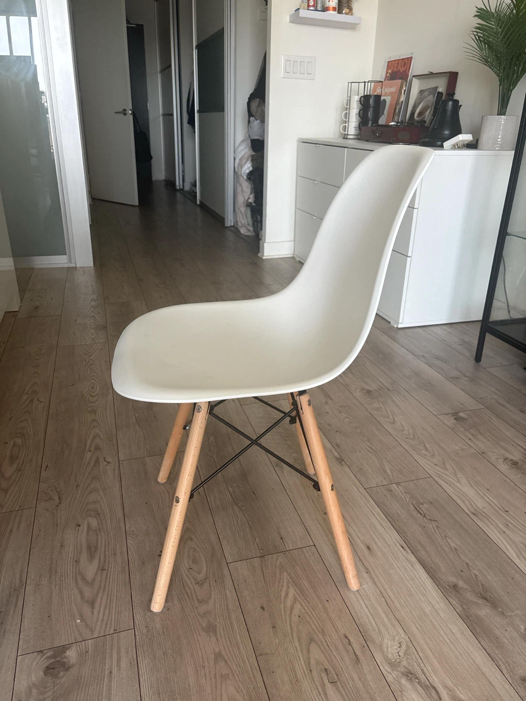 White Eames Style Dining Chair ✨ - photo 2