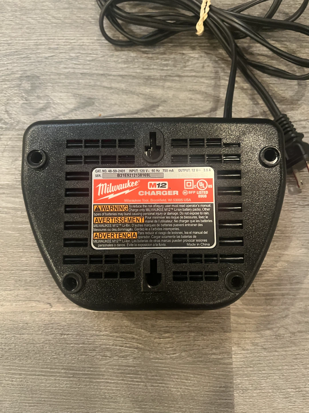 Milwaukee M12 Battery Charger - photo 2
