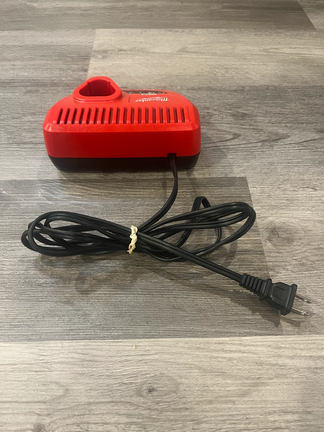 Milwaukee M12 Battery Charger - photo 3