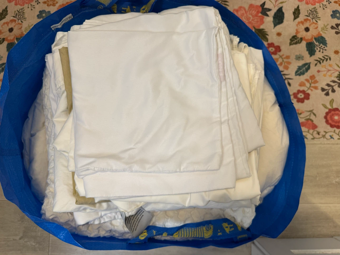 Bag of King and Queen bedding - duvet, pillowcases, sheets - photo 2