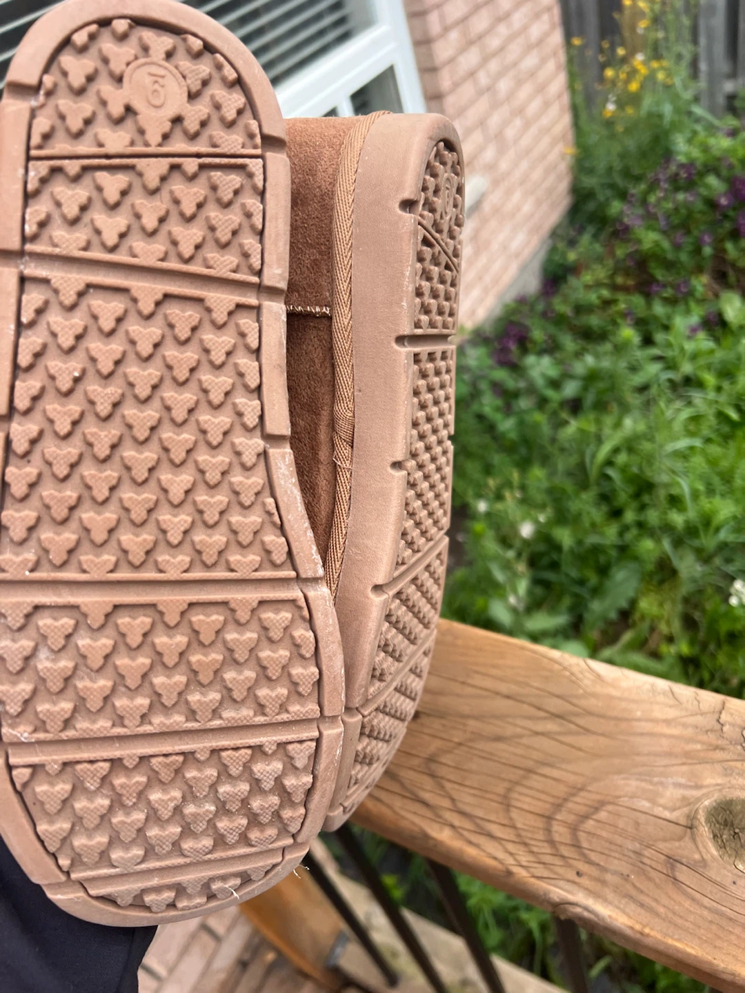 Size 9 insulated and water resistant boots - photo 3
