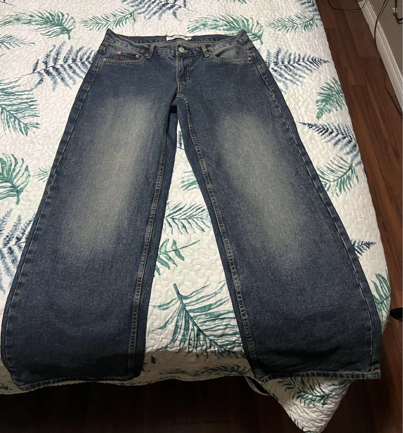 Low-Rise Wide-Leg Vintage Wash Jeans - photo 2