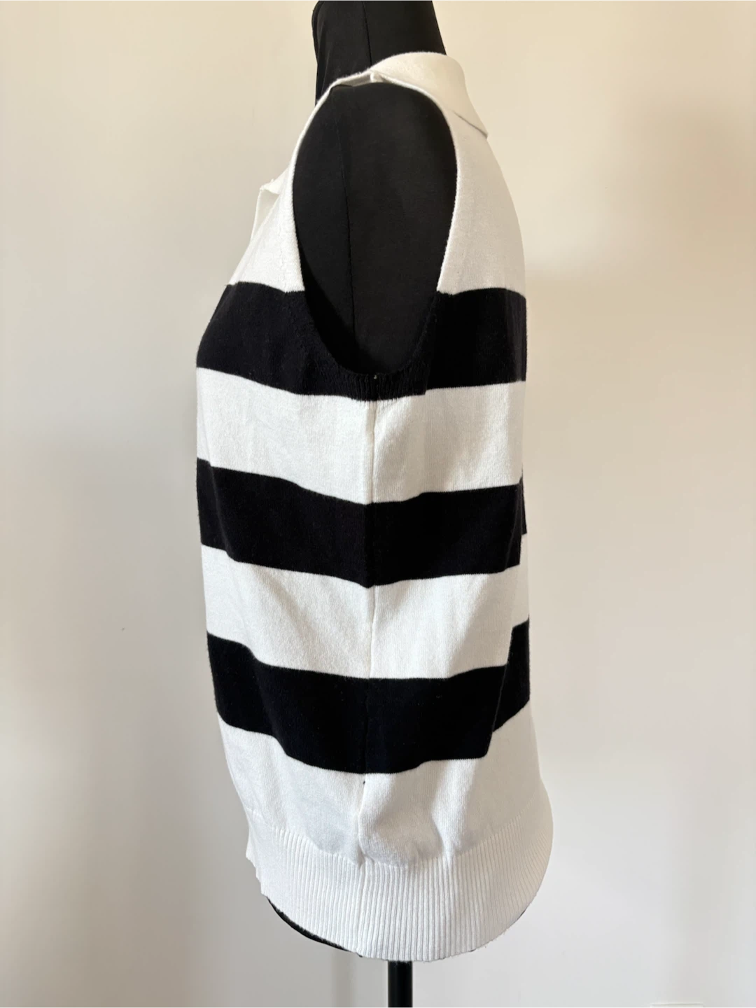 M - NEW WITH TAG! Striped Sleeveless Sweater Vest - photo 2