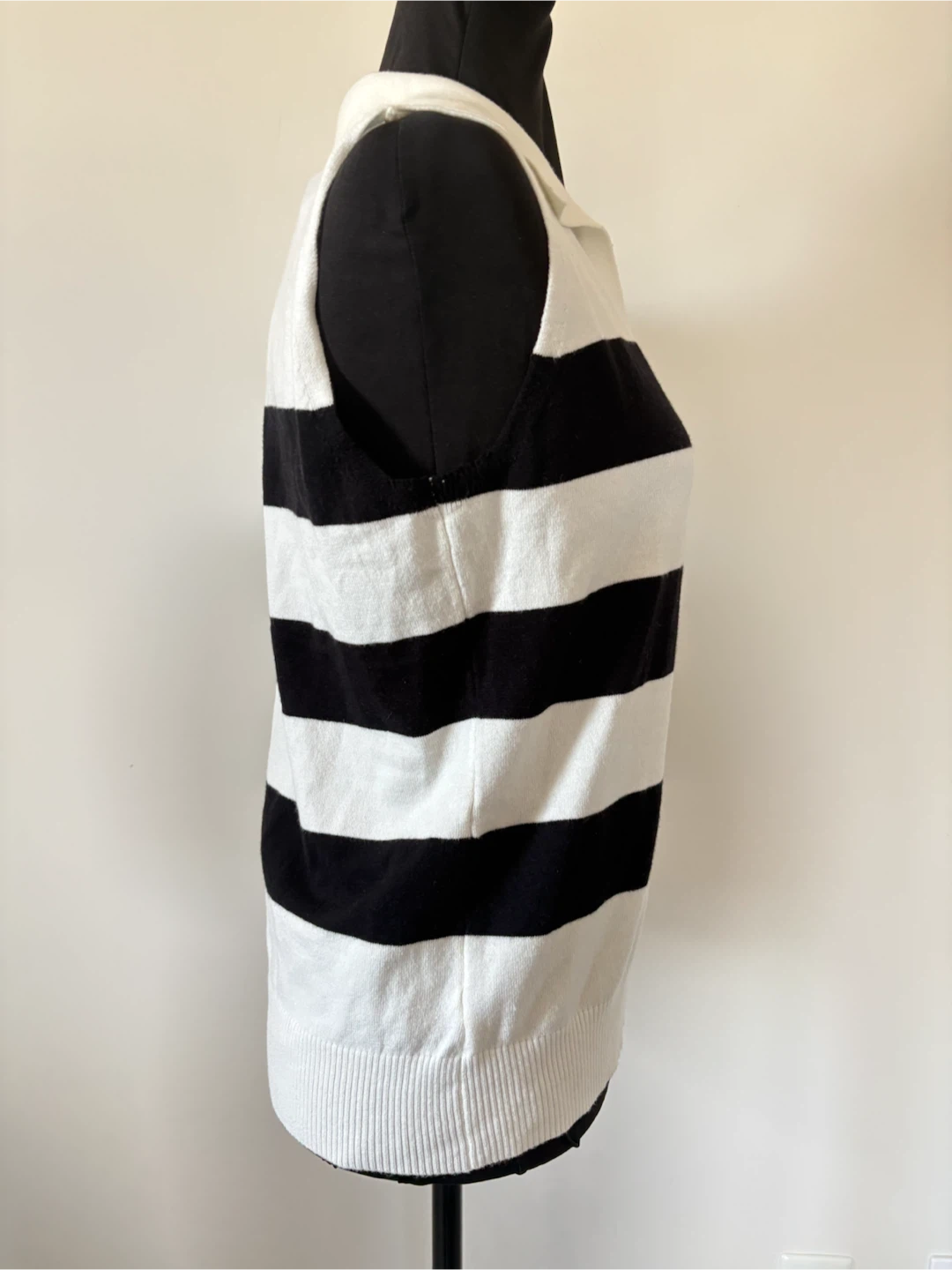 M - NEW WITH TAG! Striped Sleeveless Sweater Vest - photo 4