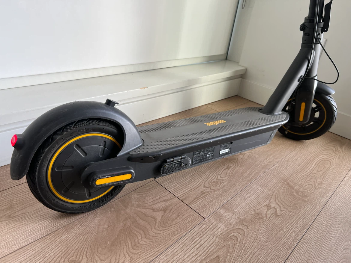Ninebot MAX G30 Electric KickScooter – Excellent Condition - photo 2