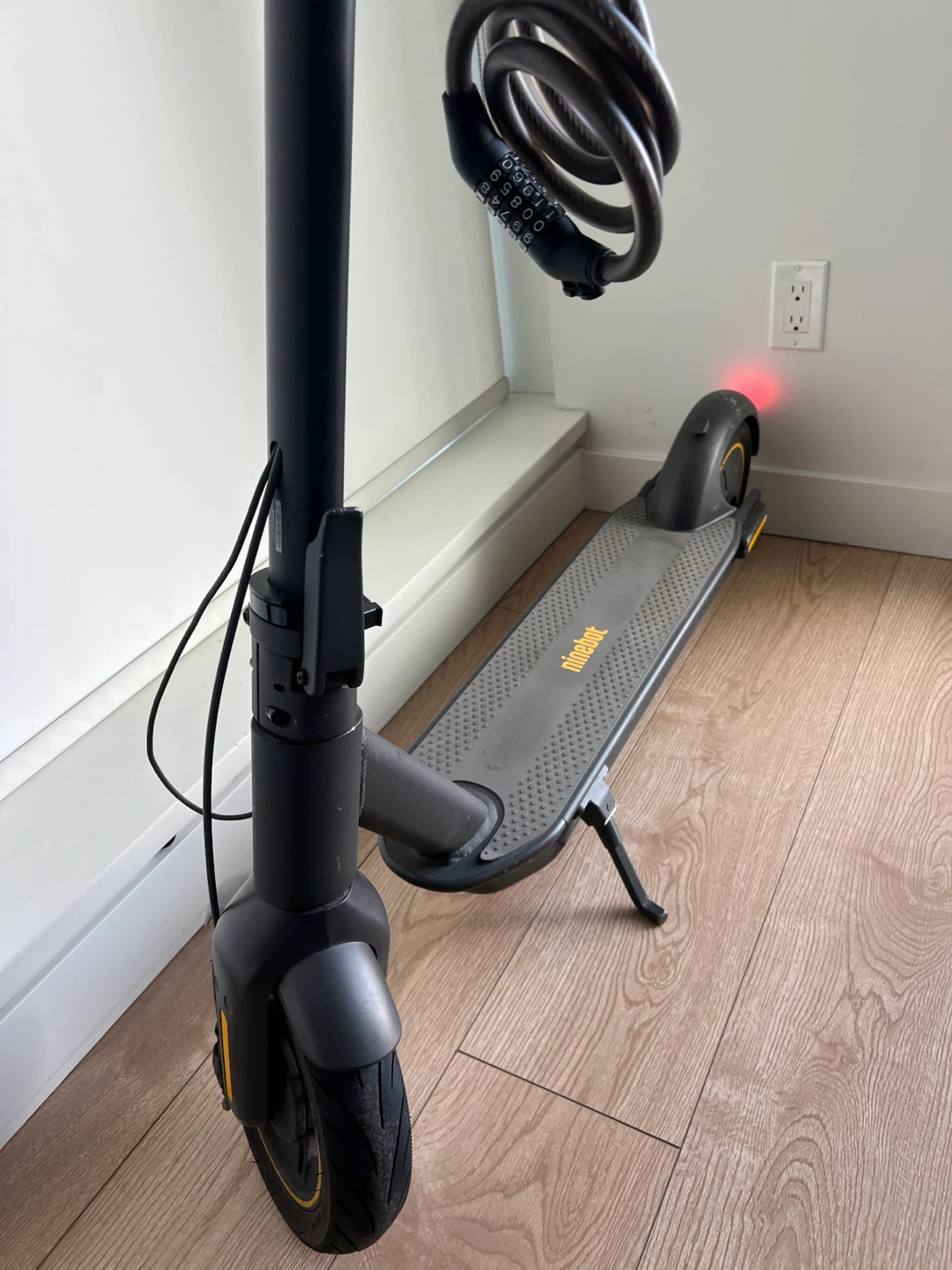 Ninebot MAX G30 Electric KickScooter – Excellent Condition - photo 5
