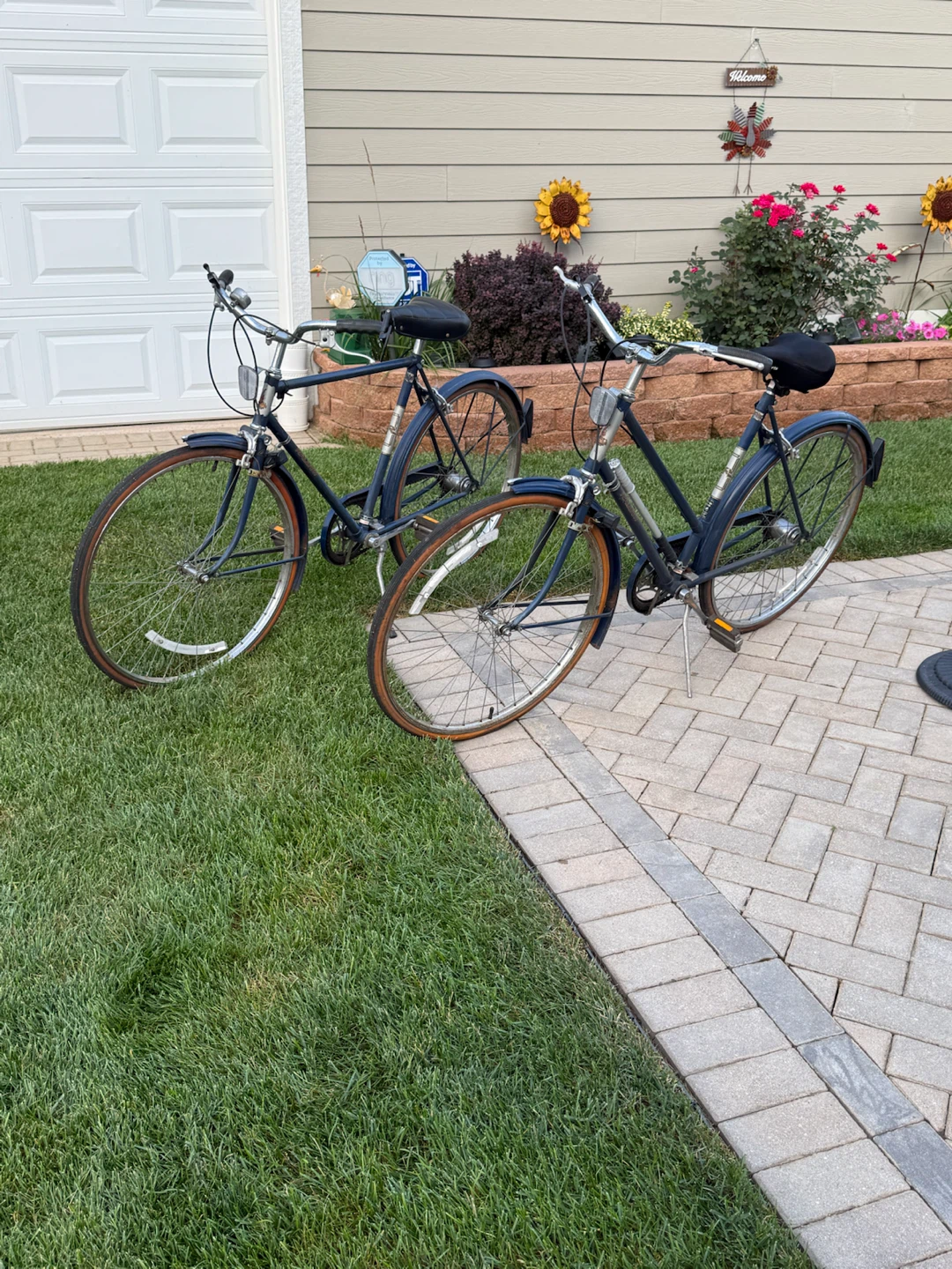 HIS AND HERS RALEIGH BIKES$120. 00 FOR BOTH OR BEST OFFER. - photo 2