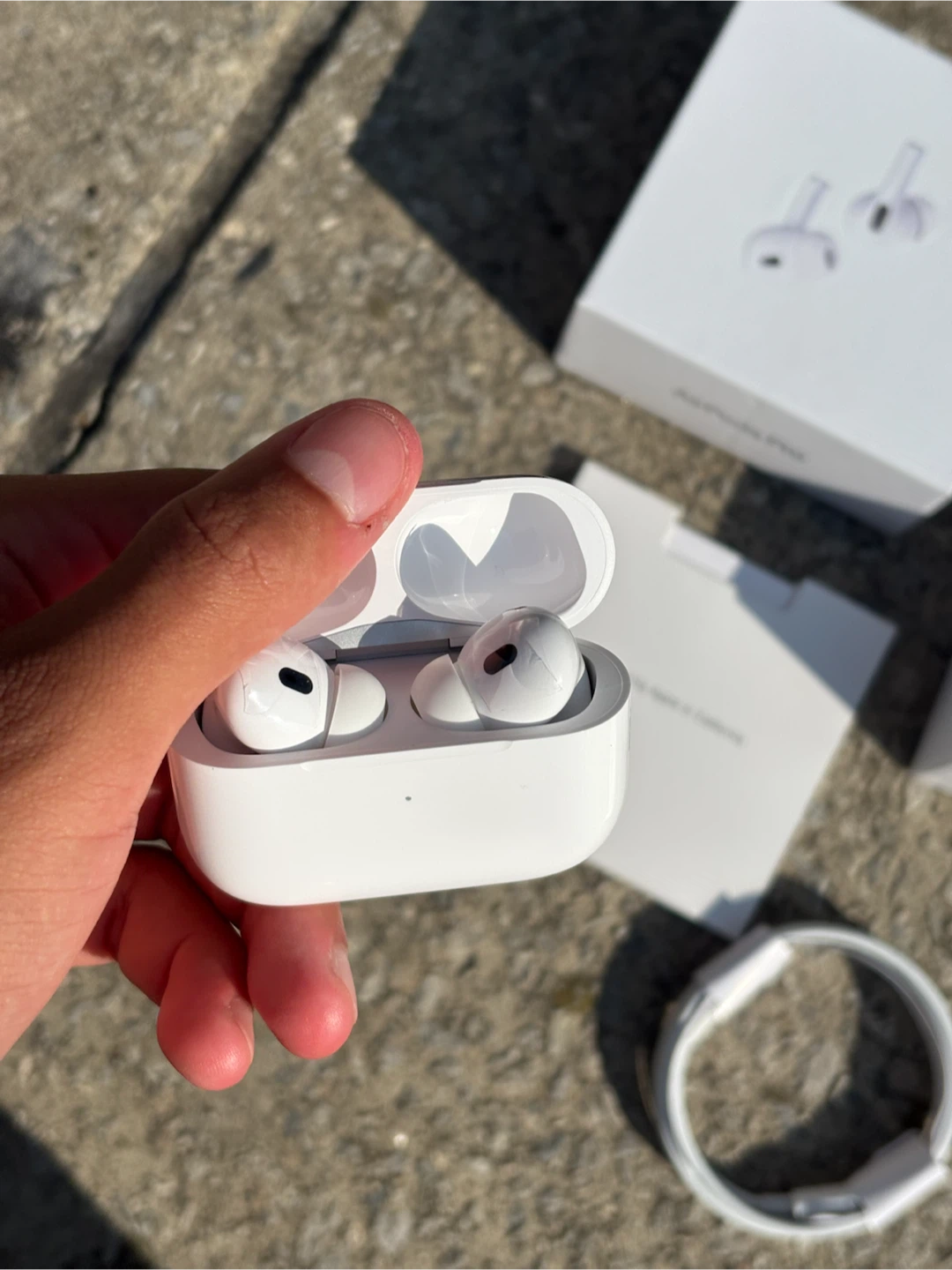 Apple AirPods Pro (2nd Gen) with Charging Case - photo 3