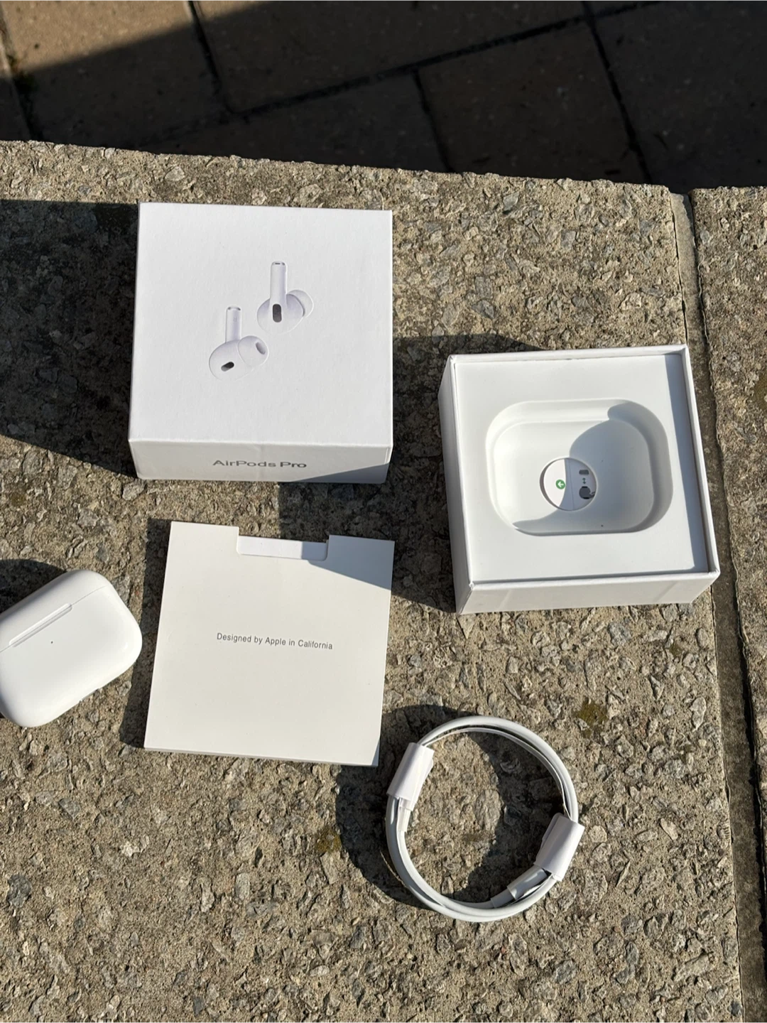 Apple AirPods Pro (2nd Gen) with Charging Case - photo 4
