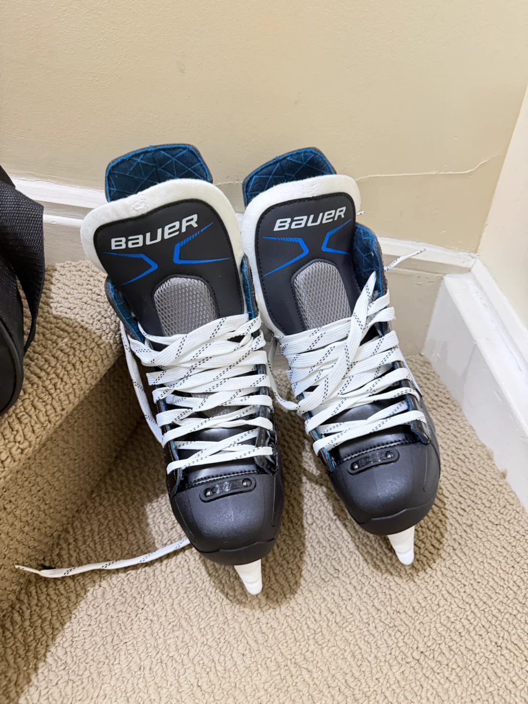 Bauer Hockey Skates with Epic Skates Bag Size 7 NEVER USED - photo 3