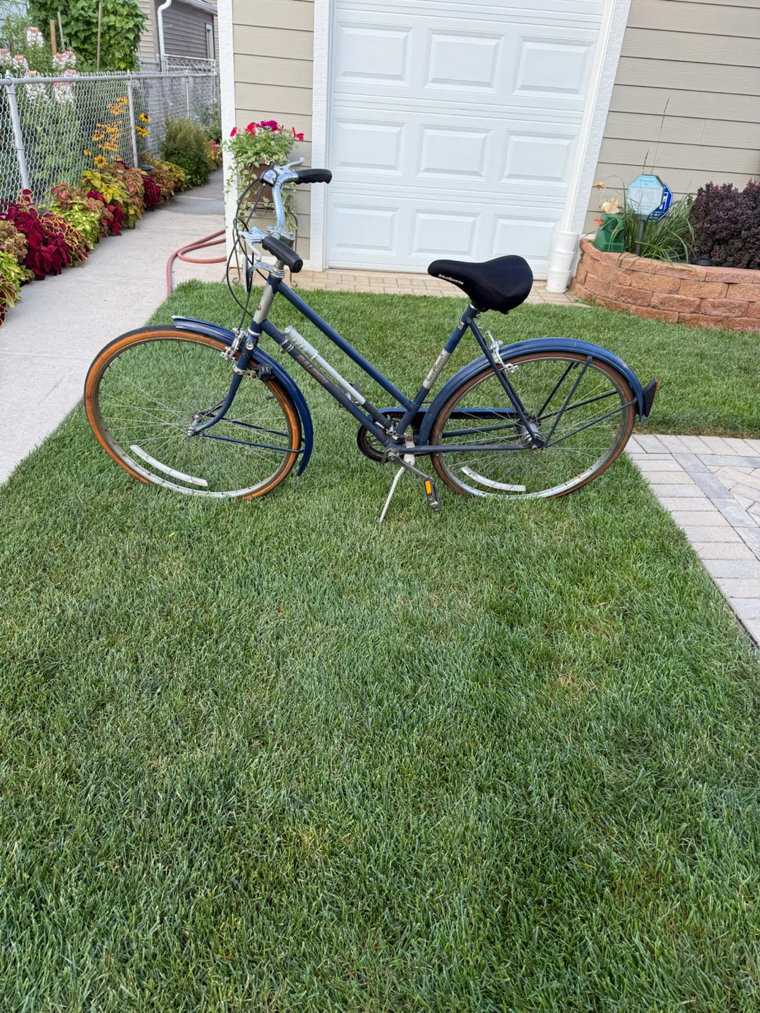 Raleigh Blue Women's Cruiser Bicycle $60.00 or best offer - photo 2