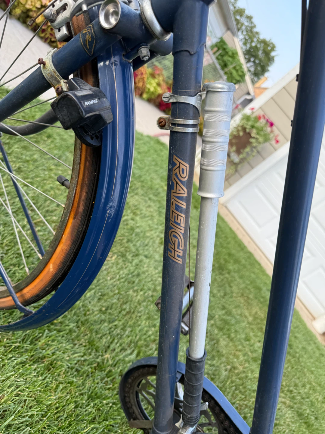 Raleigh Blue Women's Cruiser Bicycle $60.00 or best offer - photo 4