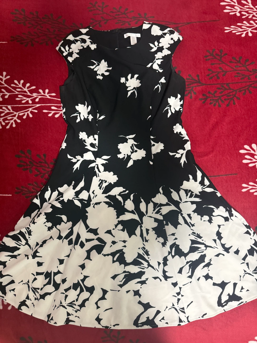 London Times Black & White Floral Dress Size 6