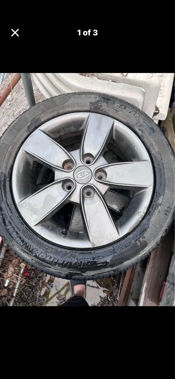 Kia Wheels and Tires Set (4)