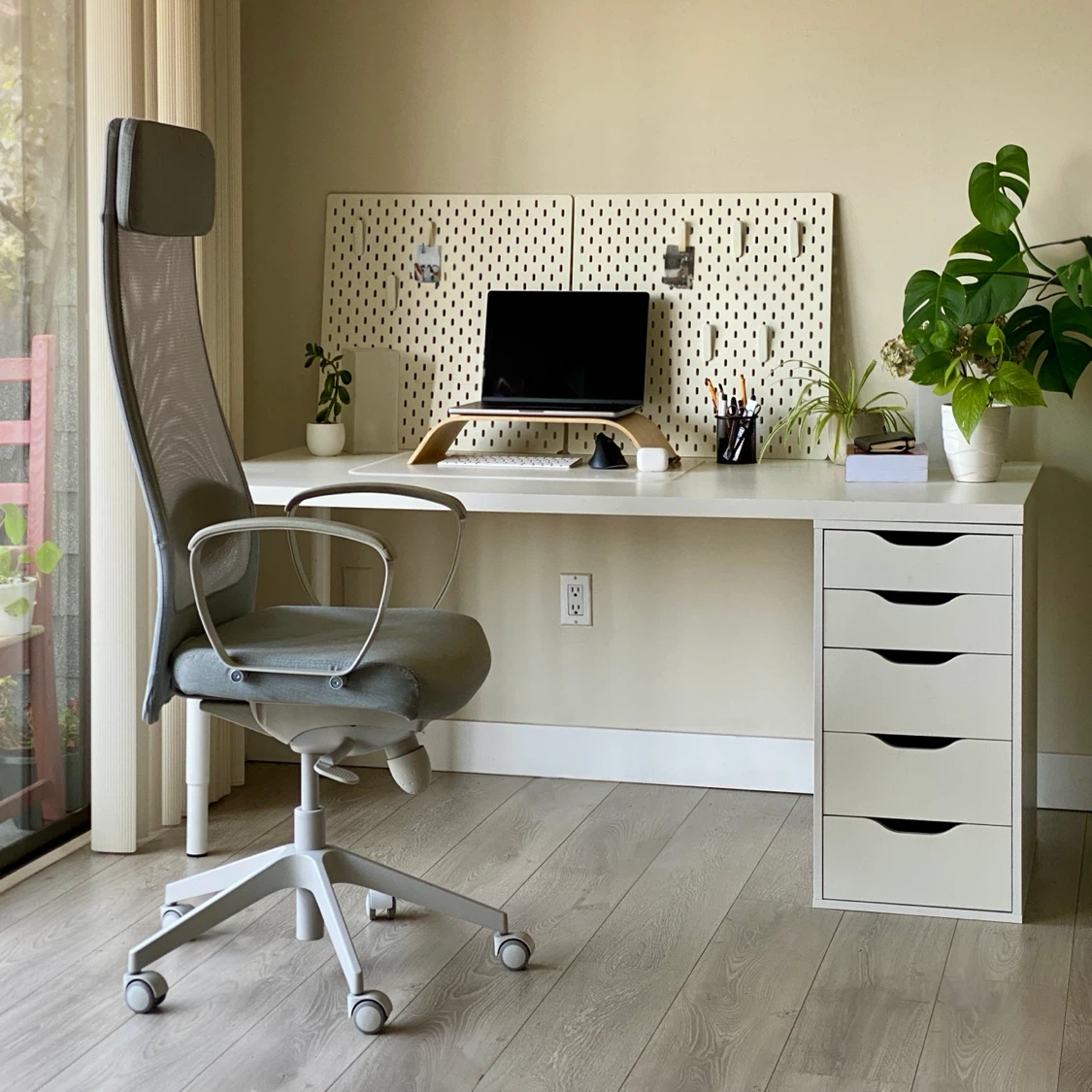 Home Office Set – Desk, Chair, Pegboards, Lamps, Laptop Stand