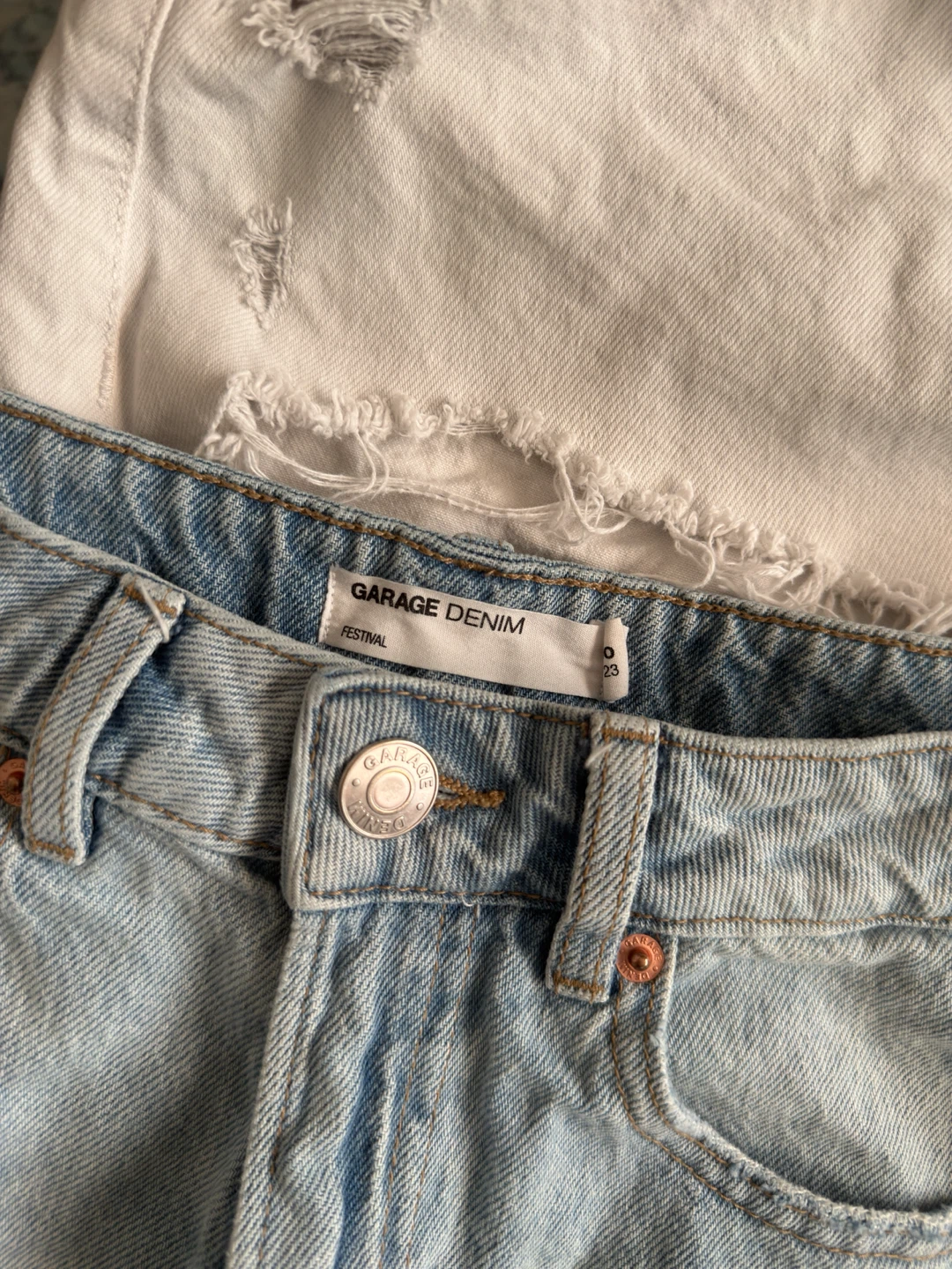 Garage Denim Shorts + White Lace Cami Bundle - photo 3