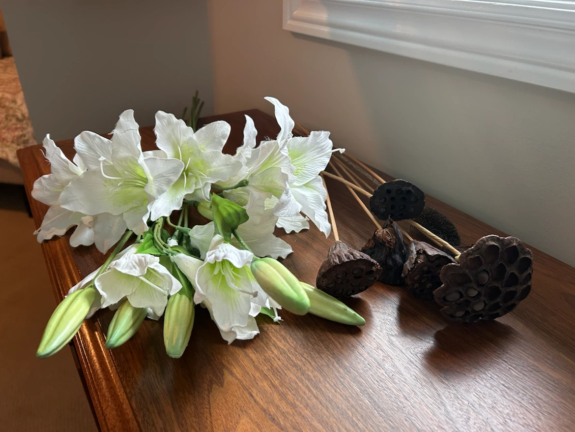 ARTIFICIAL FLOWERS ALL FOR $5 (SEE LISTING)