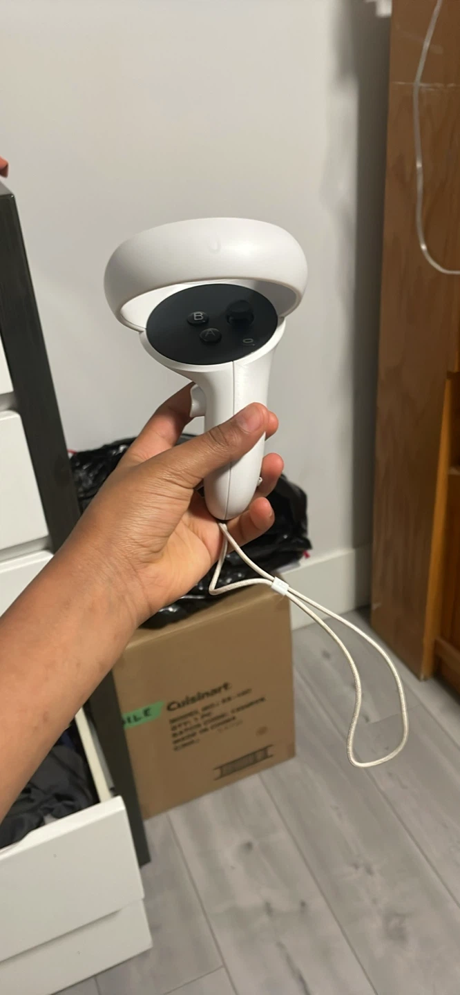 Meta Quest 2 VR Headset and Controllers - photo 3