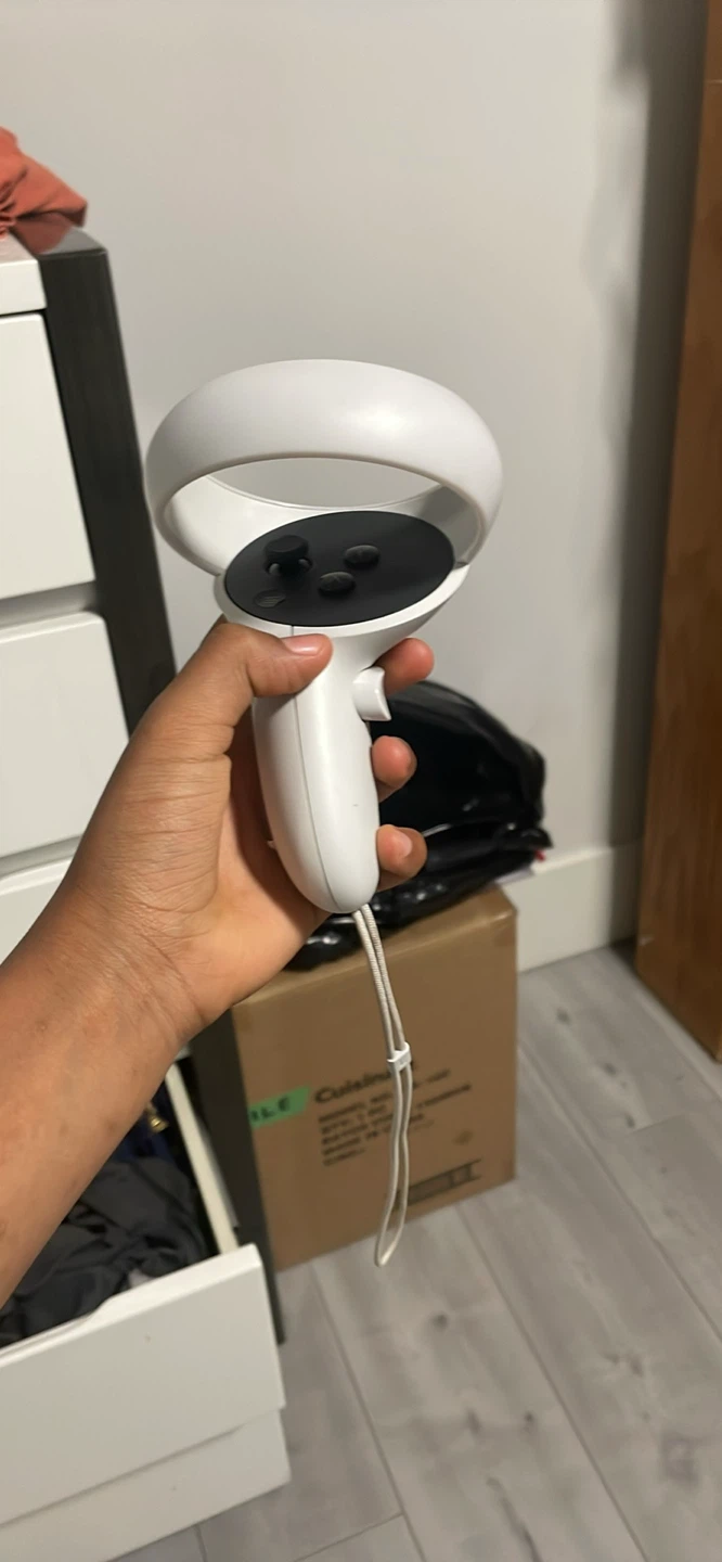 Meta Quest 2 VR Headset and Controllers - photo 4