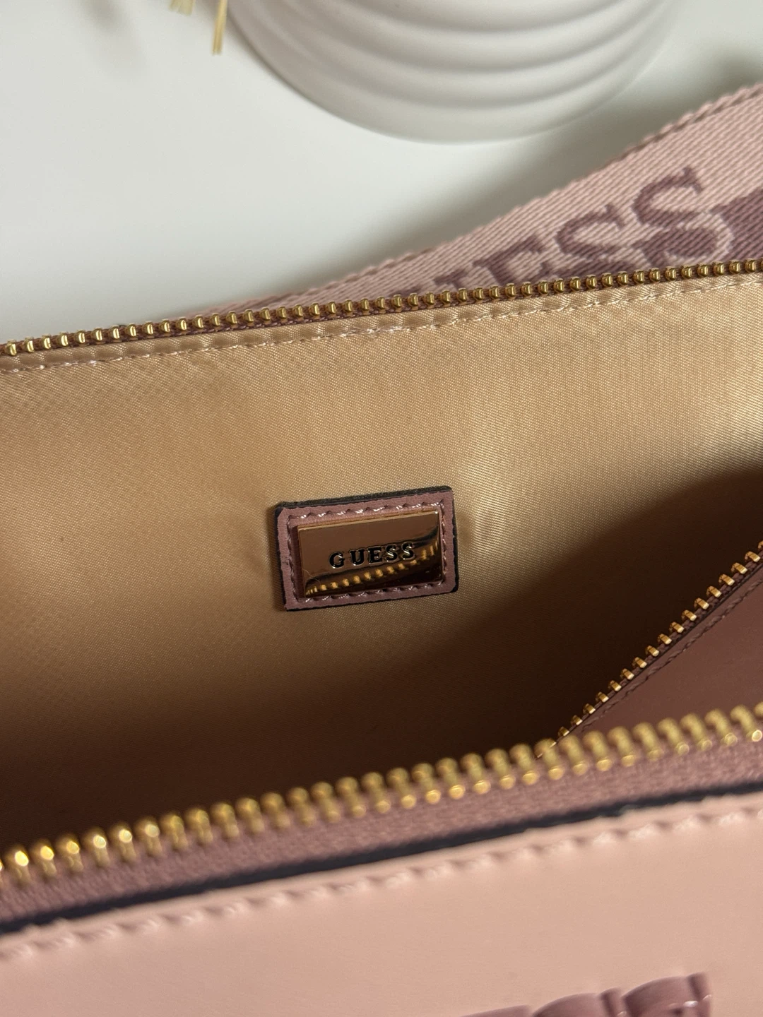 Authentic GUESS Crossbody Bag – Blush Pink – Like New - photo 3