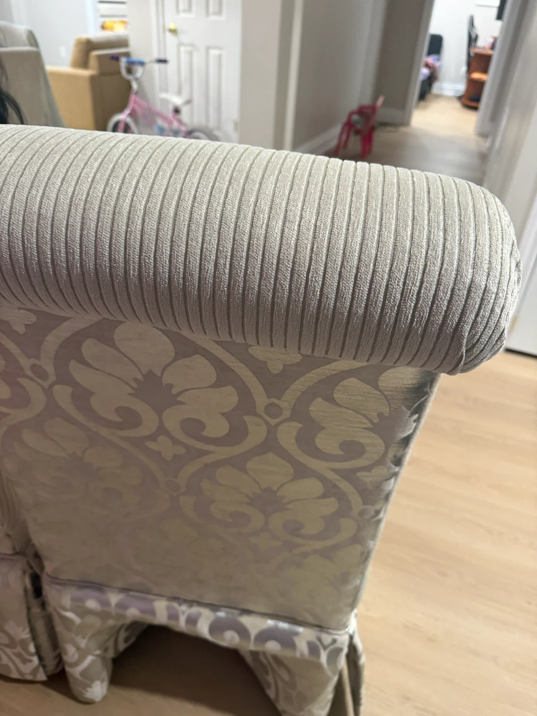 Light Beige Loveseat with Damask Pattern - photo 2