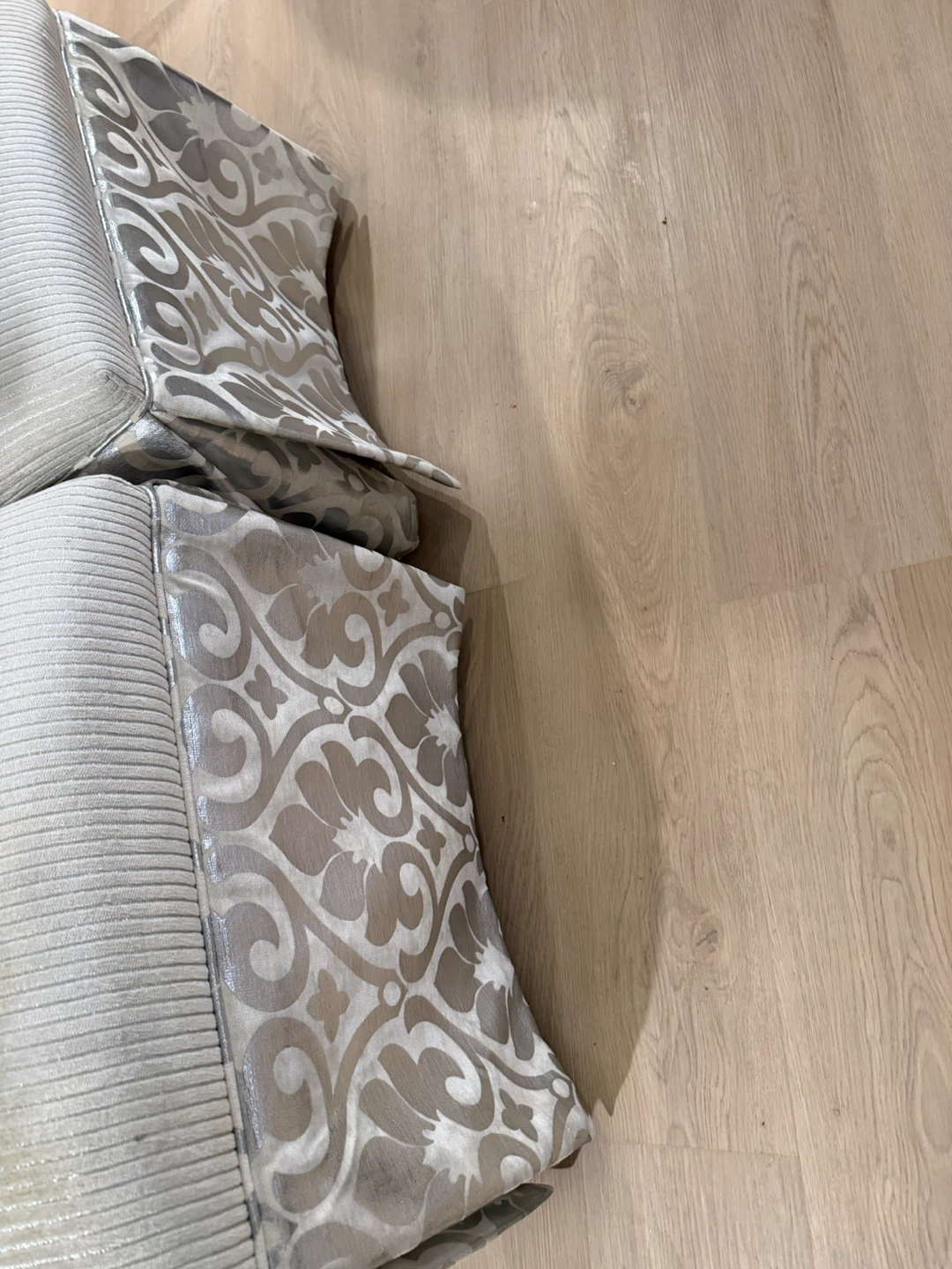 Light Beige Loveseat with Damask Pattern - photo 3