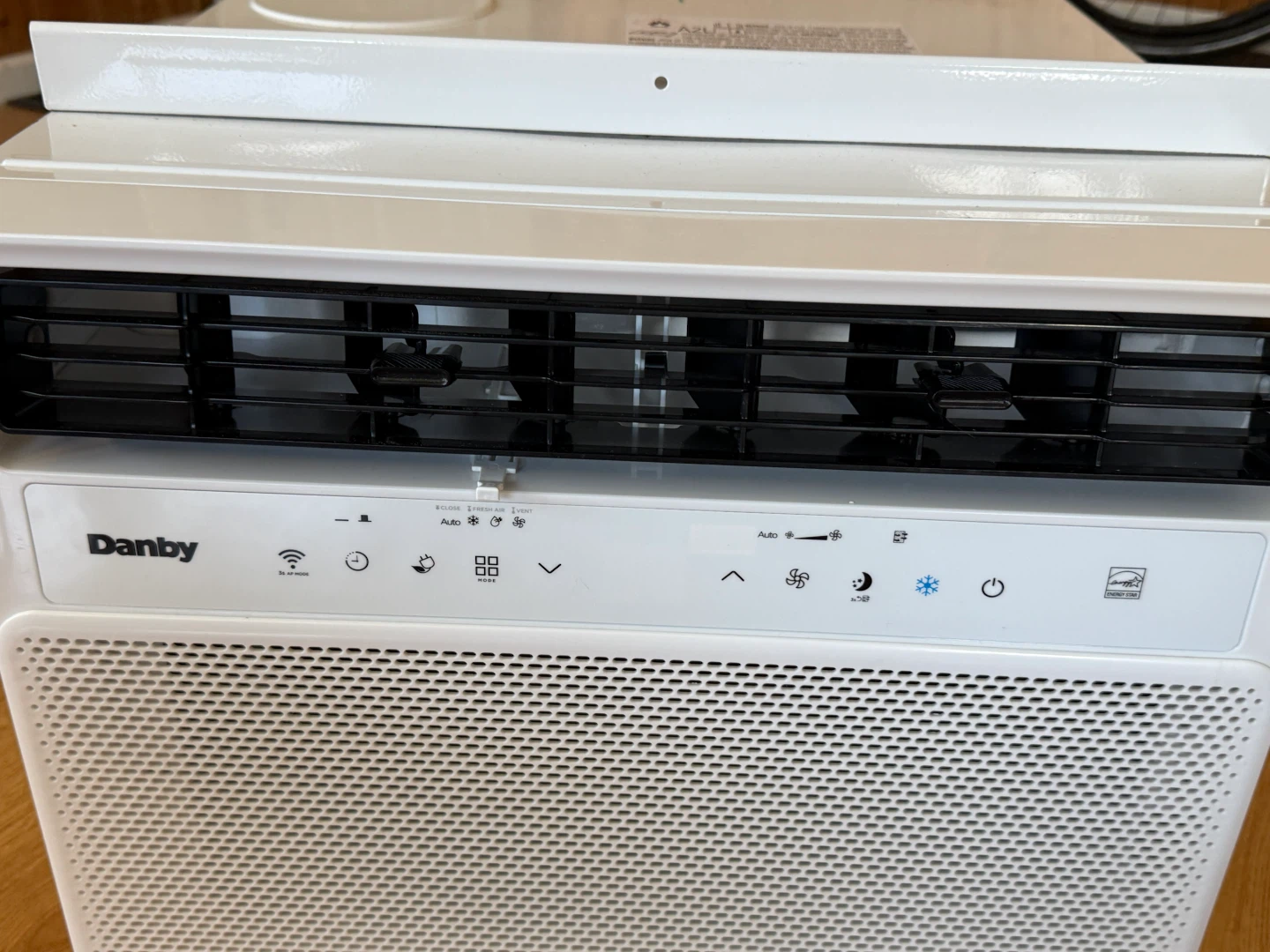 Danby 12,000 BTU Window Air Conditioner - photo 2