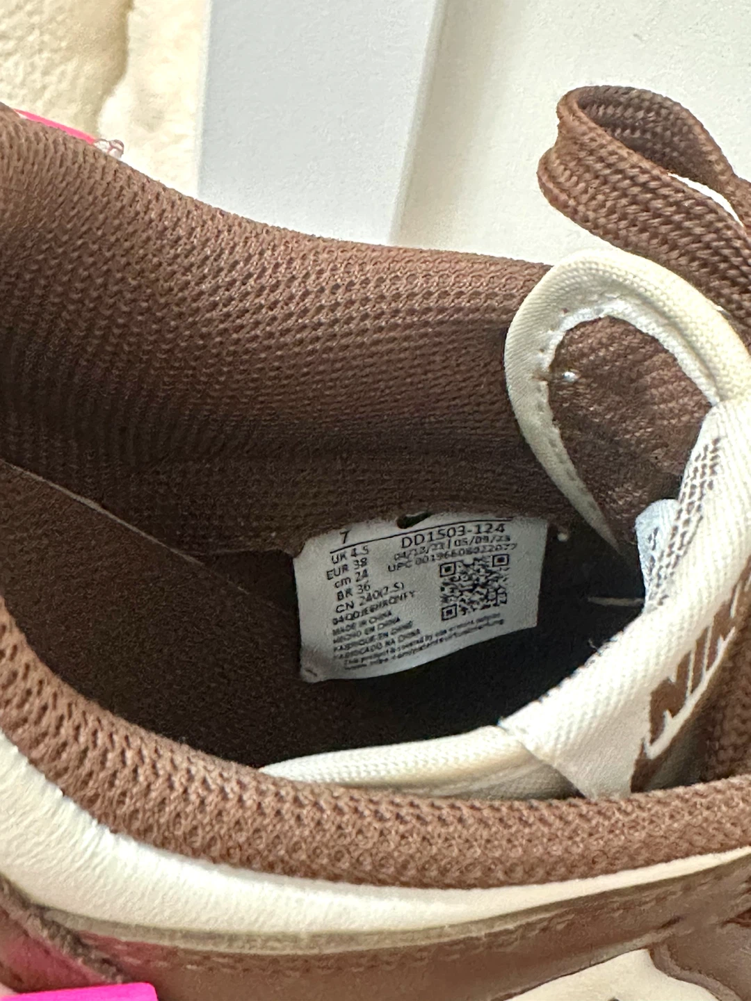 brown and white nike low dunks - photo 4