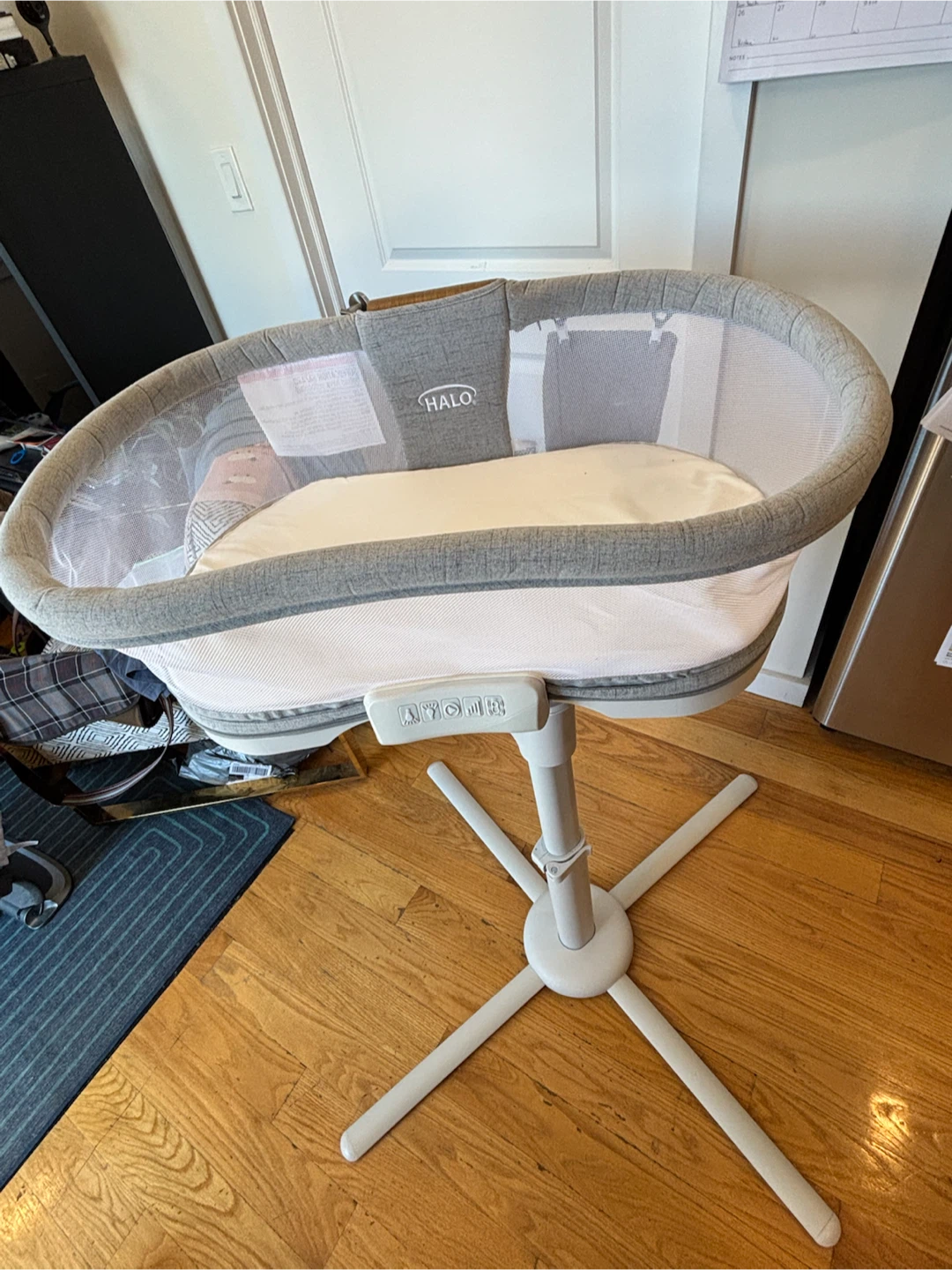 HALO BassiNest Swivel Sleeper Luxe Baby Bassinet Soothing