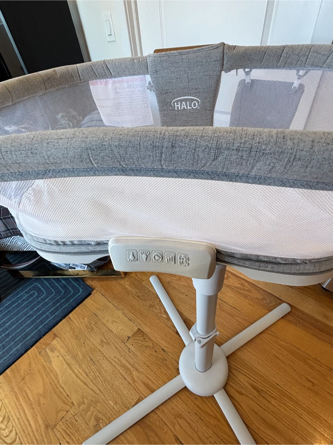 HALO BassiNest Swivel Sleeper Luxe Baby Bassinet Soothing - photo 2