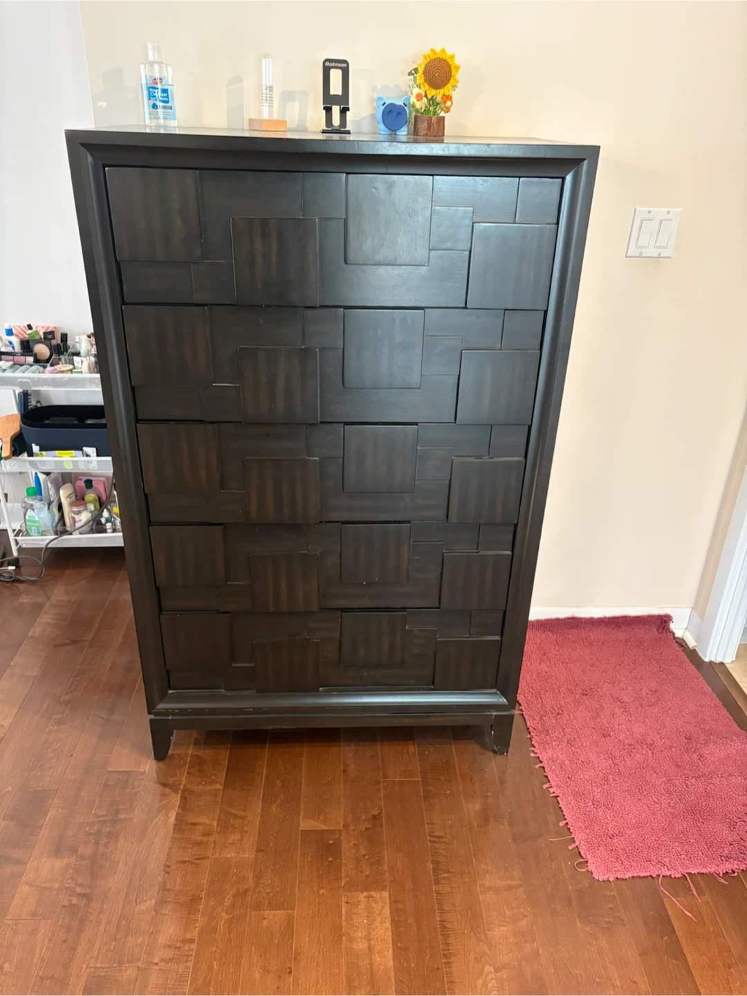 Solid wood chest of drawers