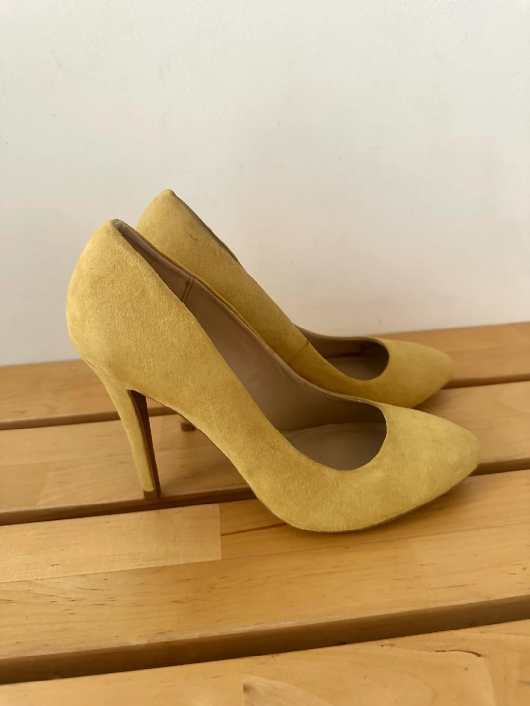 yellow classic pointed-toe stiletto pumps