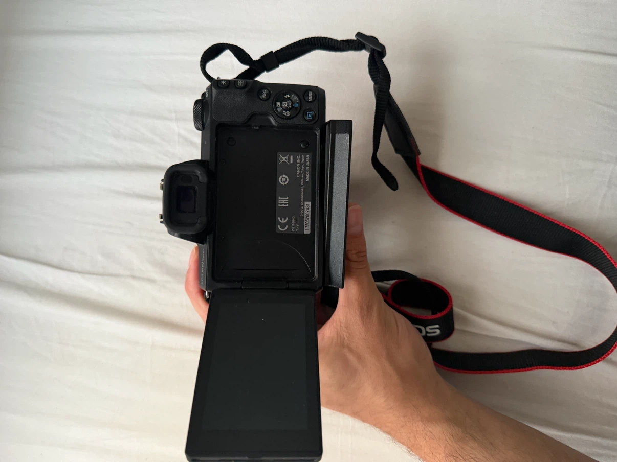 Canon EOS M50 Mirrorless Camera with 15-45mm Lens - photo 3