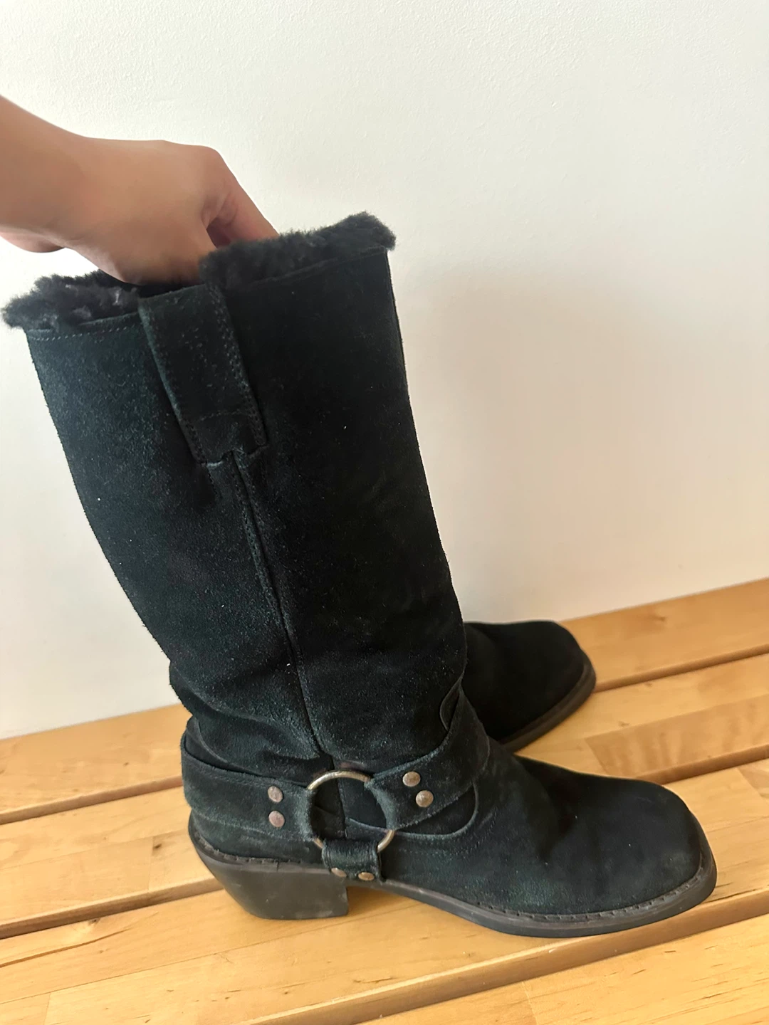 black wedge boots with buckle design - photo 2