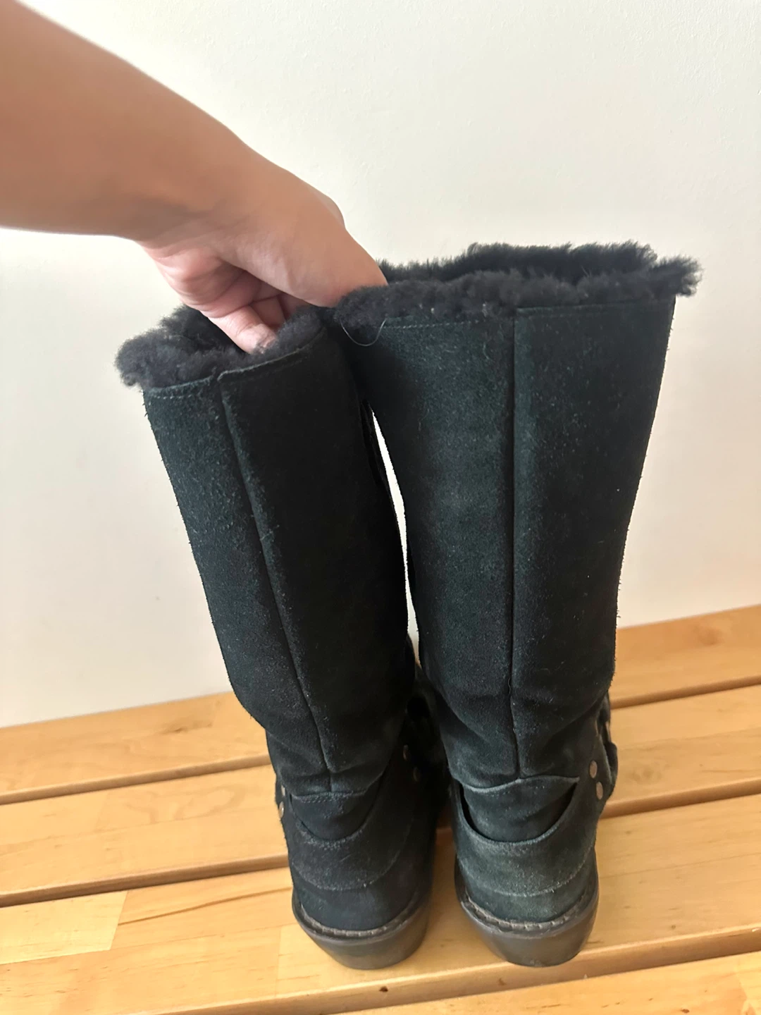 black wedge boots with buckle design - photo 3