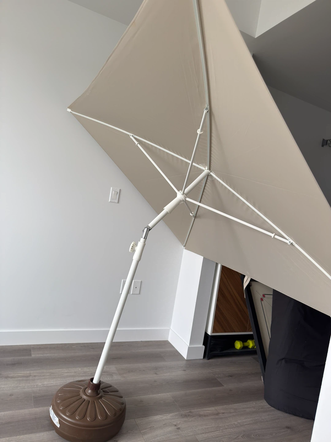 ✨Tilting Patio & Beach Umbrella with Base – Never Used! ⛱️🕶️ - photo 4