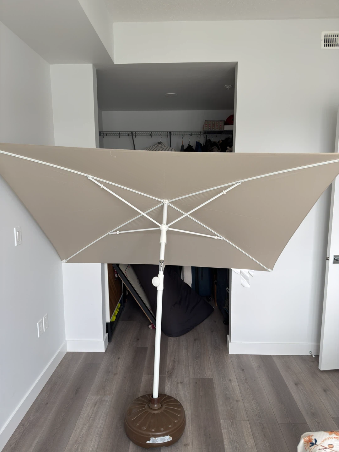 ✨Tilting Patio & Beach Umbrella with Base – Never Used! ⛱️🕶️ - photo 5