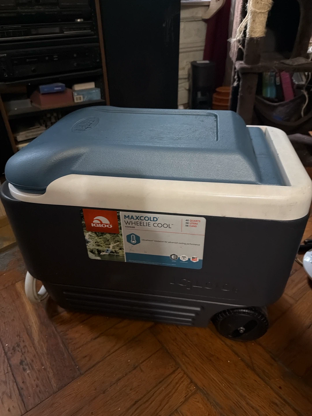 Igloo Maxcold Wheelie Cool Cooler 40 Quarts