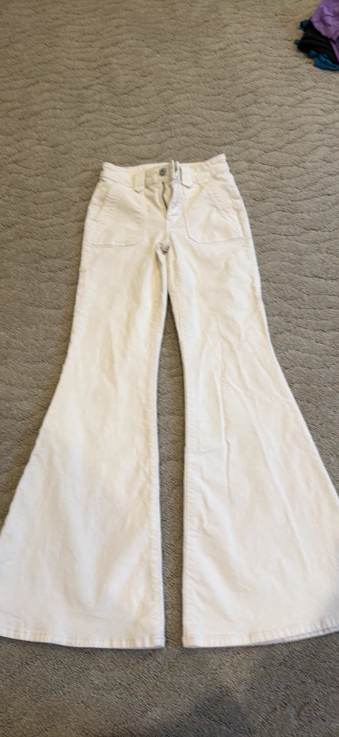 American Eagle Cream Bell Bottom Jeans - photo 3