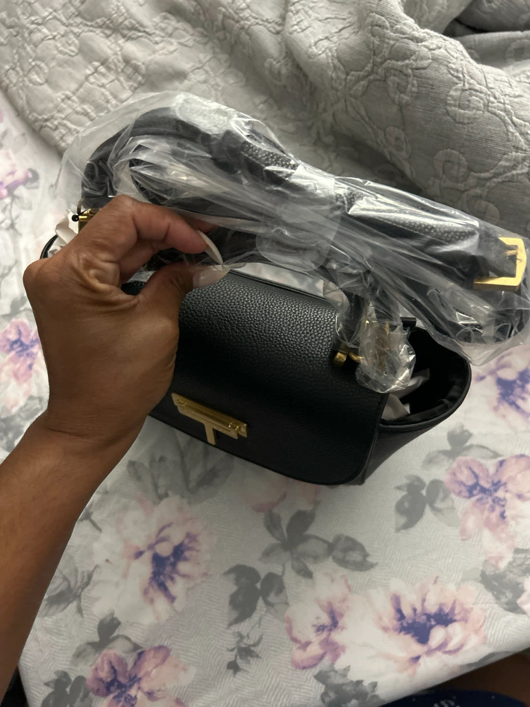 Tahari Black Leather Crossbody Bag - photo 4