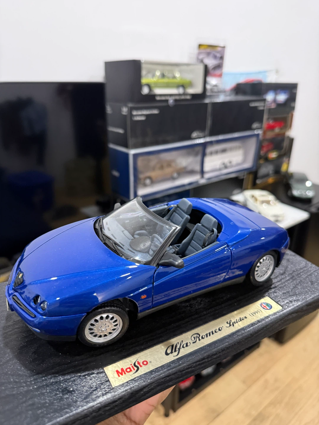Maisto Alfa Romeo Spider (1995) Diecast Model Car