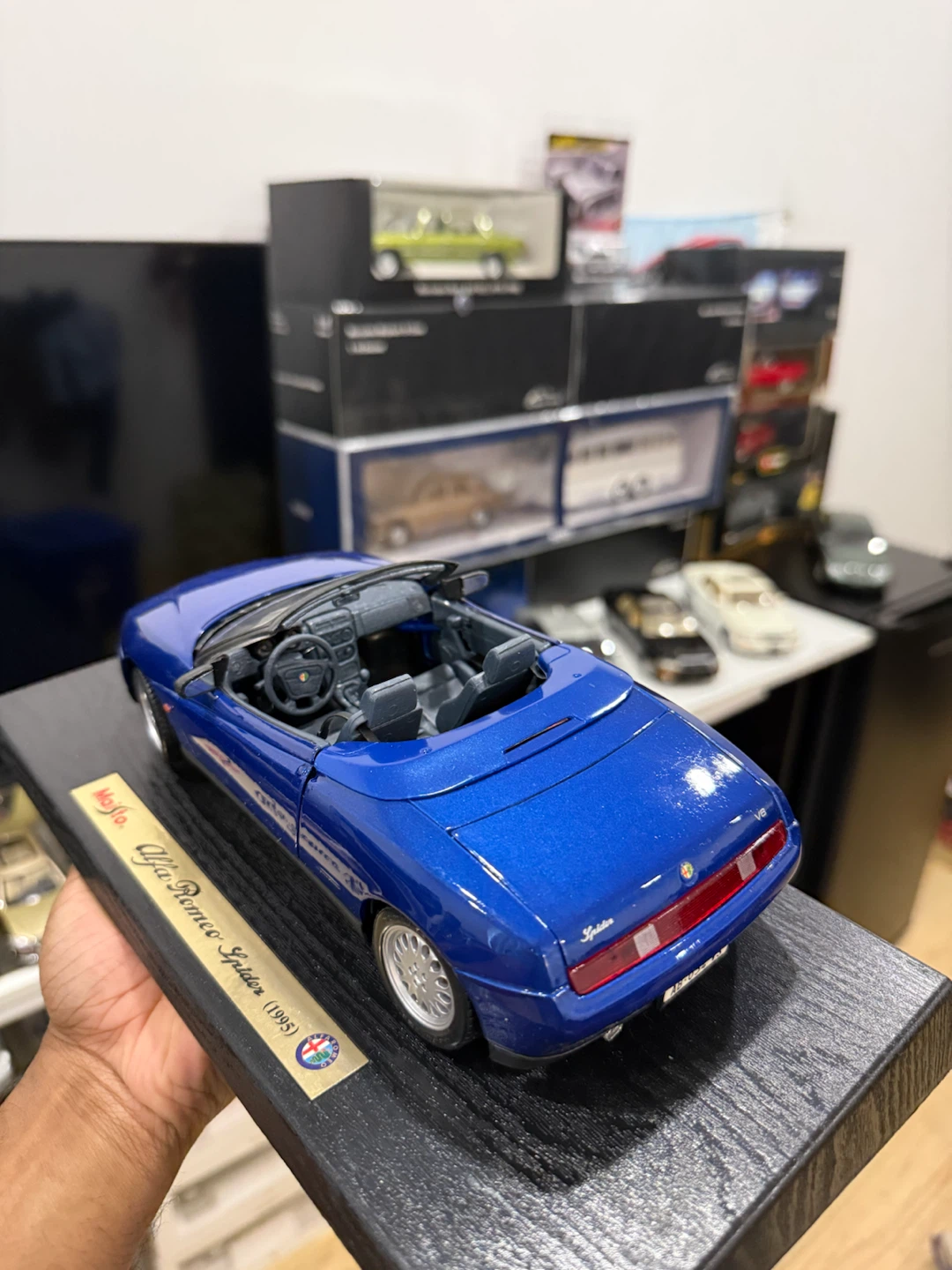 Maisto Alfa Romeo Spider (1995) Diecast Model Car - photo 2