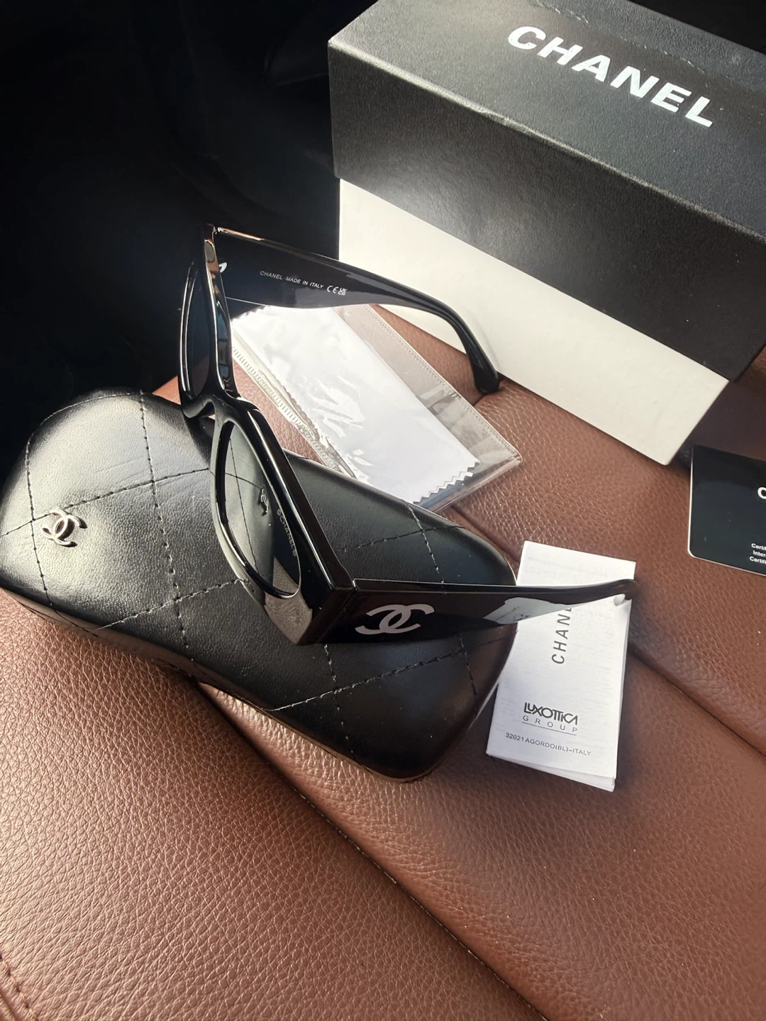 CHANEL Black Cat-Eye Sunglasses - photo 3
