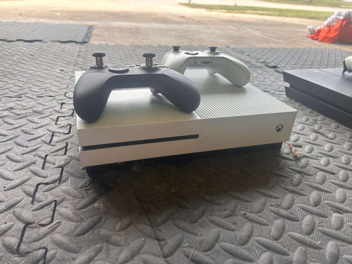 Xbox One S Console with 2 Controllers - photo 2