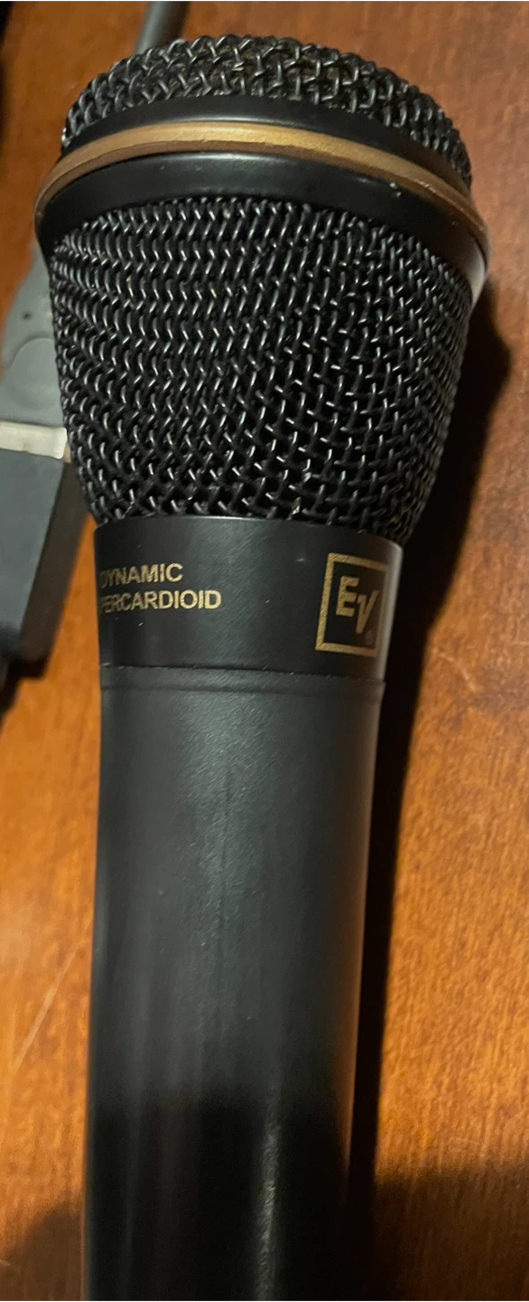 EV Dynamic Super Cardioid Concert Vocal Mic - photo 2