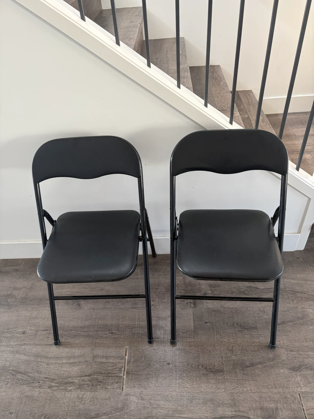 pair of foadable chairs for $10